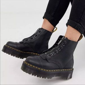 New Dr. MARTNENS Sinclair Black Platform Boots
